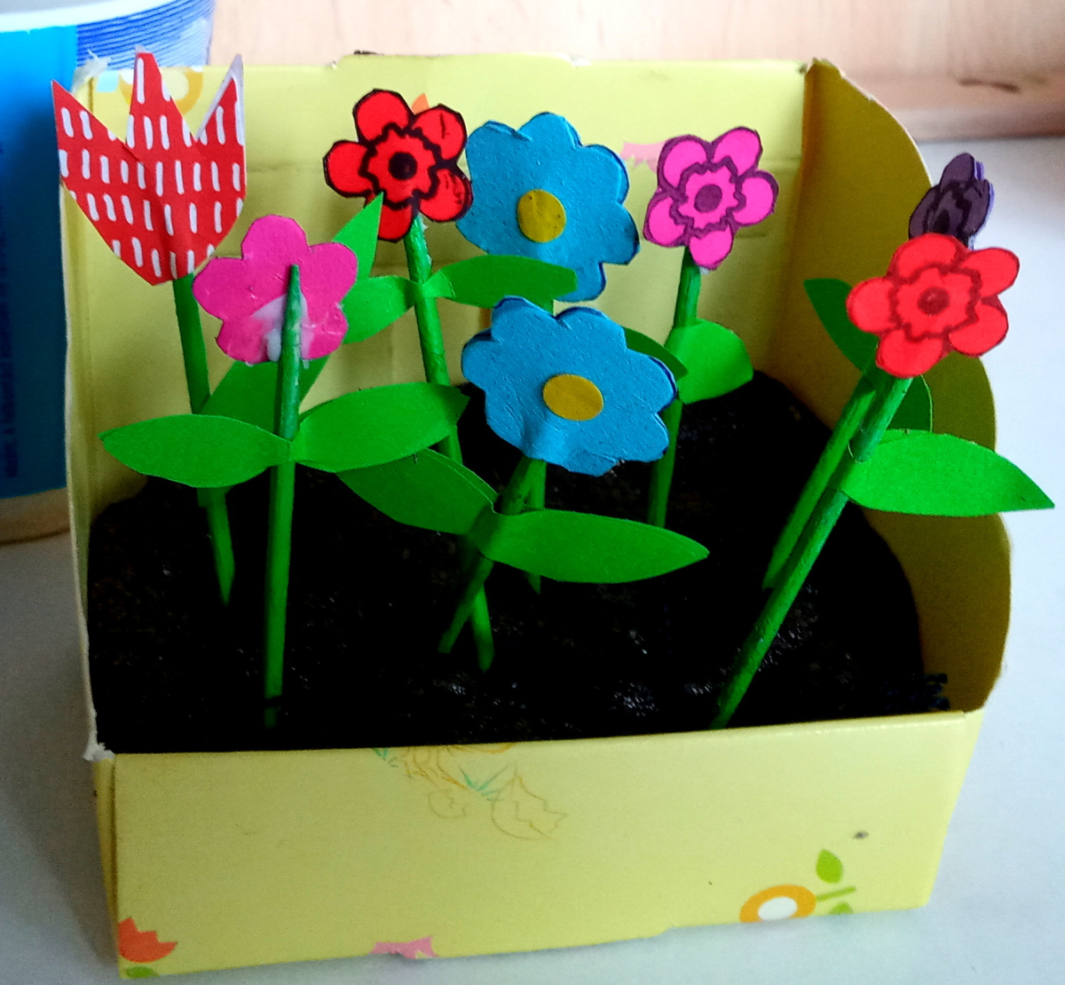 Én kis kertet kerteltem. Játékos virágoskert kávézacc&nbsp;gyurmával